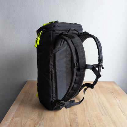 BUDDY 22 Neo - Black/Cadmium green/Hot lime + BLAZE 2 laptop sleeve