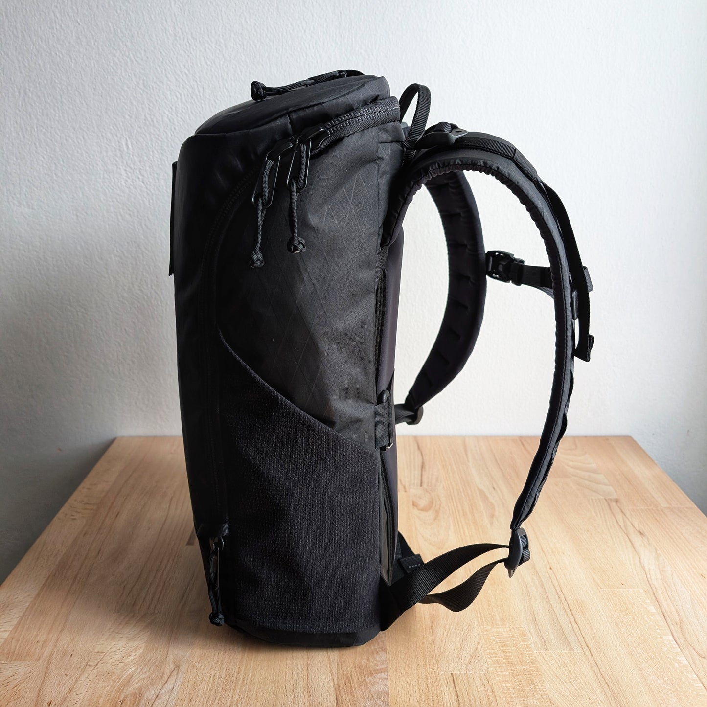 BUDDY 22 Neo - Black/Cadmium green/Hot lime + BLAZE 2 laptop sleeve + MUTE Velcro cover