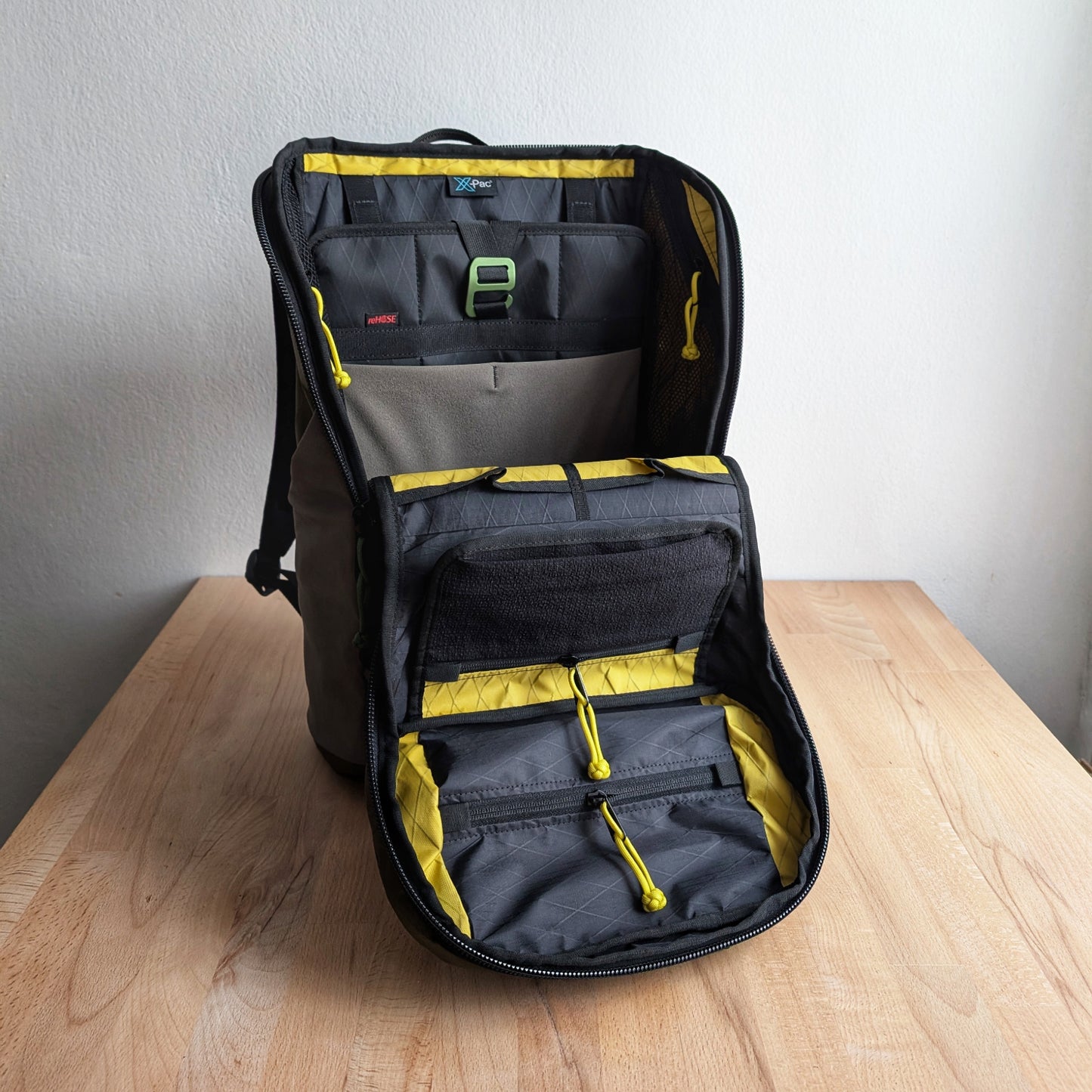 BUDDY 22 Neo - Olive green/Black/Bamboo + BLAZE 2 laptop sleeve