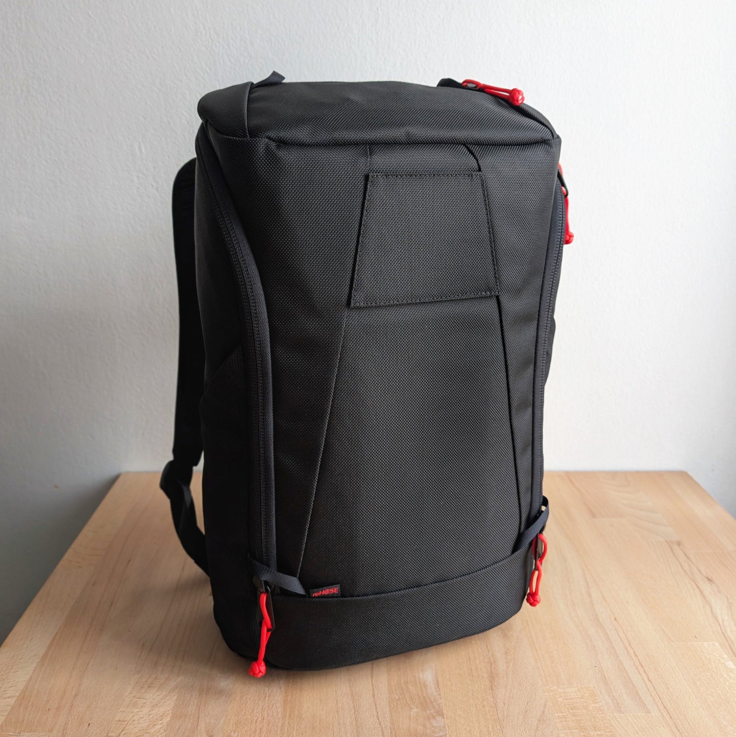 BUDDY 22 Neo - Black/Red + BLAZE 2 laptop sleeve + MUTE Velcro cover