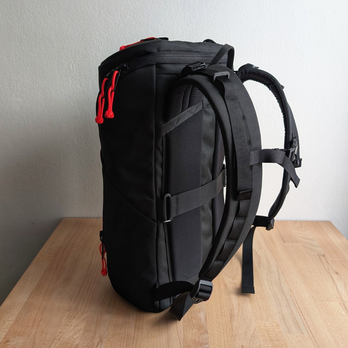 BUDDY 22 Neo - Black/Red + BLAZE 2 laptop sleeve + MUTE Velcro cover