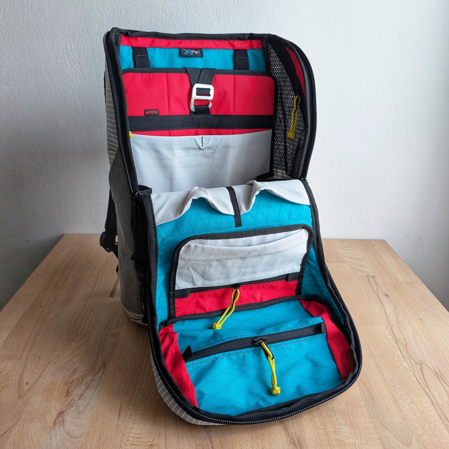 BUDDY 22 Neo - Silver/Spanish teal/Red + BLAZE 2 laptop sleeve + MUTE Velcro cover